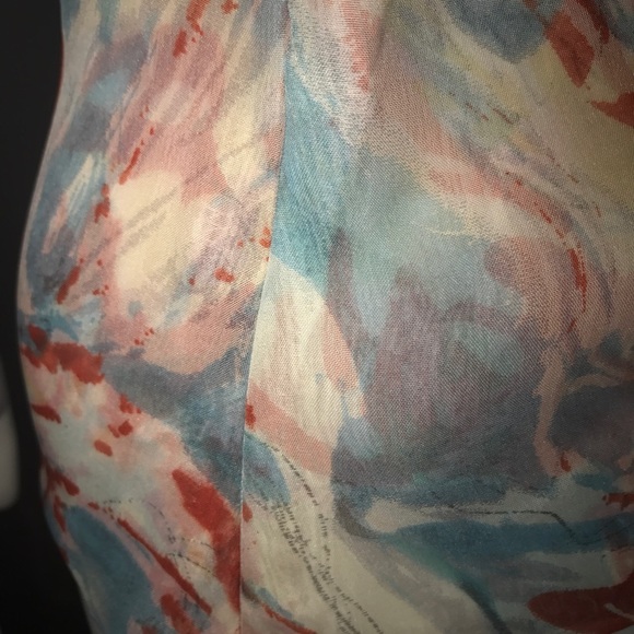 Beautiful sheer top - Picture 4 of 5